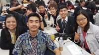 Tak hanya tampan dan muda, Cakra juga punya banyak prestasi. Ia pernah menjadi delegasi Indonesia untuk Japan East Asia Network of Exchange for Students and Youths di tahun 2016. Foto: Instagram cakra_cyp
