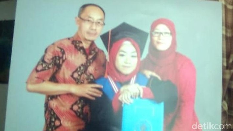 Keluarga Minta Polisi Ungkap Kematian Amelia Keluarga Minta Polisi Ungkap Kematian Amelia