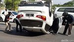 Sopir Mengantuk, SUV Terbalik di Depan Waduk Unesa