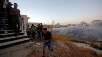 Perdana Menteri Otoritas Palestina, Mohammad Shtayyeh mengatakan Palestina akan mengajukan keluhan ke Mahkamah Kejahatan Internasional, tentang agresi menyedihkan itu. Reuters/Mussa Issa Qawasma.