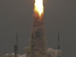 Melihat India Lesatkan Roket Menuju Bulan, Rakyat Merayakan