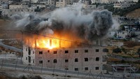 Mahkamah Agung Israel pun menepis pernyataan warga Palestina tersebut dengan menyatakan pembangunan rumah itu melanggar larangan pembangunan. Israel merebut Tepi Barat pada perang Timur Tengah tahun 1967 dan kemudian mencaplok Yerusalem Timur. Berdasarkan hukum internasional, kedua daerah itu dianggap sebagai kawasan pendudukan, namun Israel menyanggah. Reuters/Mussa Issa Qawasma.