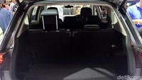 Selain itu Tiguan Allspace memiliki kabin yang lebih luas, dan memiliki kepraktisan istimewa yakni baris kedua dan ketiga jika dilipat memiliki desain yang sama datar.