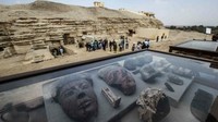 Sebuah makan kuno ditemukan di dekat kompleks piramid Raja Userkaf di Saqqara Necropolis. Di sana ditemukan puluhan mumi kucing. (AFP)