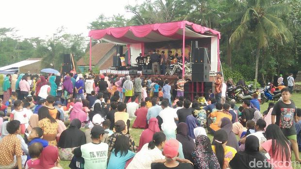 Pasutri Berlaga di Pilkades, Doorprize Motor hingga Kambing Disiapkan