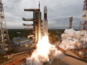 India Berdebar-debar Pesawatnya Mau Mendarat di Bulan