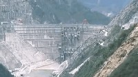 Bendungan Xiaowan, China. China memang memiliki pembangunan infrastruktur yang luar biasa. Bendungan yang dibangun di atas Sungai Mekong ini memiliki ketinggian hingga 292 M. Tujuan dibangunnya bendungan ini sebagai pembangkit listrik tenaga air dan memiliki kapasitas hingga 4.200 MW.  Bendungan ini dibangun pada tahun 2002 sampai 2010. Istimewa/Earthworld.