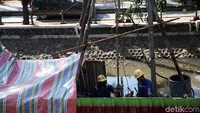 Jika ditarik dari stasiun terakhir LRT Jakarta di Boulevard Utara, Kelapa Gading, lokasi ini menuju arah Priok dengan kali besar di sepanjang median jalan. Jika nanti benar dibangun, maka jalur LRT menuju area ini akan dibangun menyusuri kali sunter dan melewati jalan tol Jakarta Outer Ring Road (JORR).