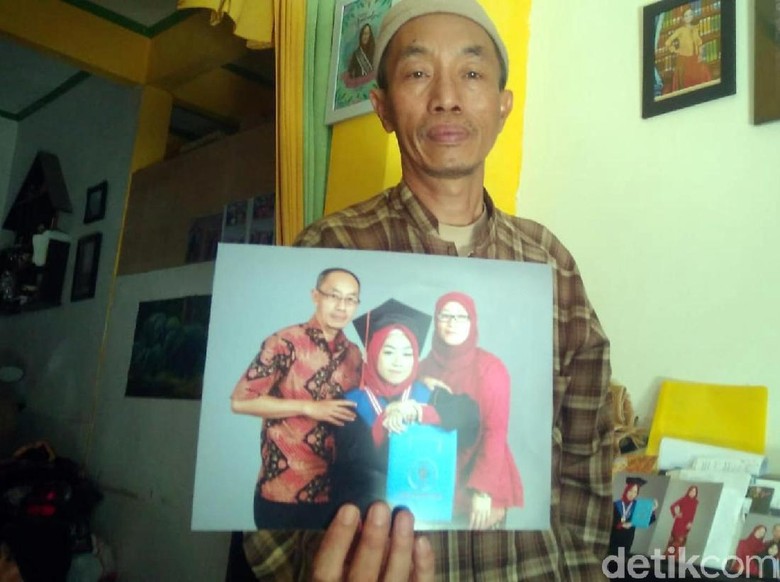 Polisi Temukan Tas dan Pakaian Dalam Milik Amelia Korban Pembunuhan Polisi Temukan Tas dan Pakaian Dalam Milik Amelia Korban Pembunuhan