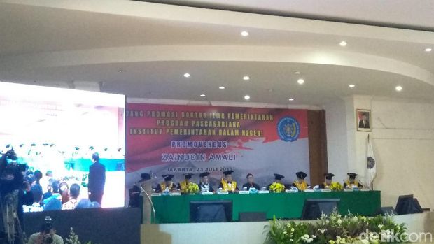 Ketum Golkar-Mendagri Hadiri Sidang Promosi Doktor Zainudin Amali