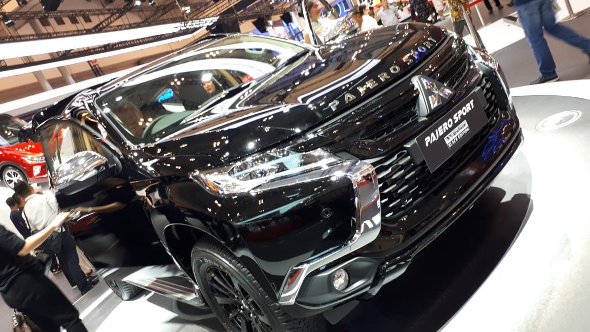 Mitsubishi Pajero Sport Rockford Fostage Black Edition