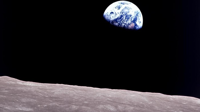 Earthrise yang diabadikan pada misi Apollo 8 oleh NASA. Foto: NASA Earthrise yang diabadikan pada misi Apollo 8 oleh NASA. Foto: NASA