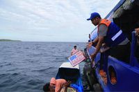 Kala Bank Terapung Disulap Jadi Kapal Bantuan di Halmahera Selatan
