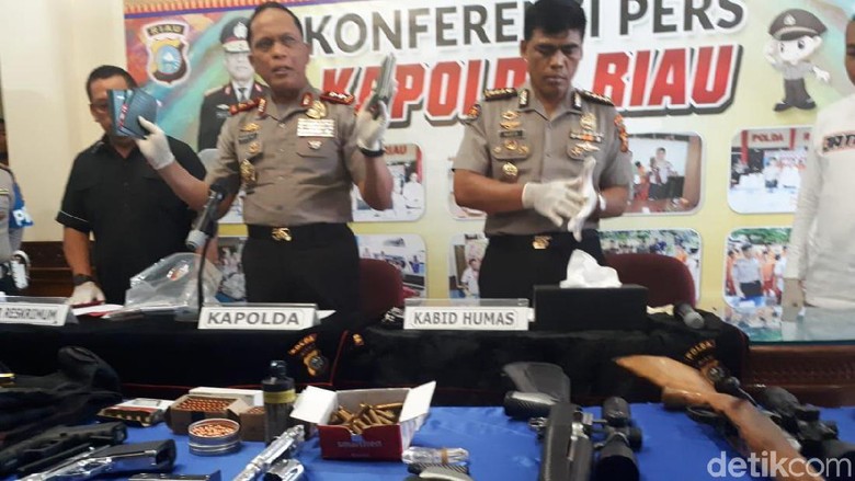 Penggerebekan Bandar Narkoba di Riau, 1 Polisi Kena Tembak Penggerebekan Bandar Narkoba di Riau, 1 Polisi Kena Tembak