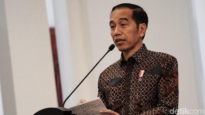 Jokowi Pimpin Apel Kehormatan dan Renungan Suci di TMP Kalibata