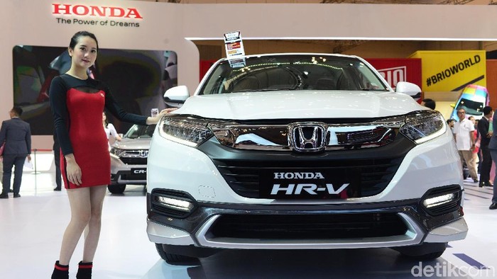 Tak cuma Accord, Honda di GIIAS juga meluncurkan HR-V 1.5 SE Mugen Edition. Mobil ini mendapat pembaruan dari segi kosmetik sehingga tampil lebih sporty dan aerodinamis.