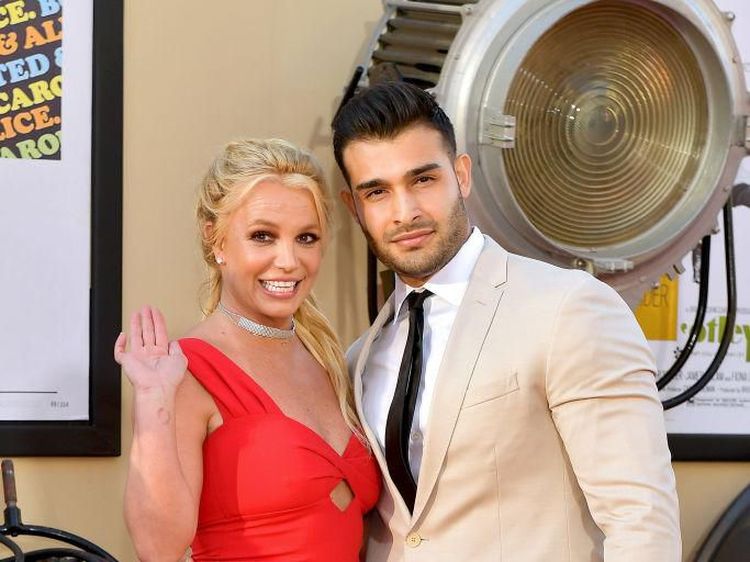 Potret Pacar Brondong Britney Spears yang Datang dari Keluarga Muslim
