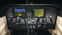 Cessna 172 Skyhawk jadi pilihan utama untuk latihan para pilot. Dengan jendela yang lebar untuk observasi para pilot hingga ketenangan saat mendarat adalah sederet kemampuan pesawat ini (Textron Aviation Inc)