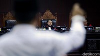 Di sidang kali ini, Majelis hakim Mahkamah Konstitusi (MK) tak membacakan putusan untuk 80 perkara dalam sidang putusan sela mengenai perselisihan hasil pemilihan umum (PHPU) Pileg 2019.