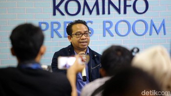 Plt Kepala Biro Humas Kementerian Kominfo Ferdinandus Setu lantas menyatakan bahwa sejauh ini Kimi Hime belum merespons panggilan tersebut. (Foto: Grandyos Zafna/detikcom)