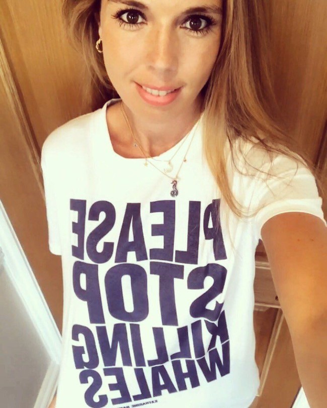 Di akun Twitter pribadinya yang bercentang biru, @carriesymonds, Carrie mendeskripsikan dirinya sebagai aktivis lingkungan dan kelautan. Ia juga pernah bekerja sebagai humas untuk Partai Konservatif, partai asal Boris Johnson, sebelum memulai karier di Bloomberg pada Agustus 2018. (Foto: Twitter/@carriesymonds)