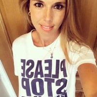 Di akun Twitter pribadinya yang bercentang biru, @carriesymonds, Carrie mendeskripsikan dirinya sebagai aktivis lingkungan dan kelautan. Ia juga pernah bekerja sebagai humas untuk Partai Konservatif, partai asal Boris Johnson, sebelum memulai karier di Bloomberg pada Agustus 2018. (Foto: Twitter/@carriesymonds)