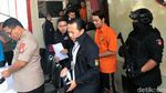 Penampakan Kriss Hatta Berbaju Tahanan (Lagi)