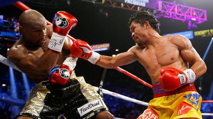 Floyd Mayweather Jr dan Manny Pacquiao saat berduel di MGM Grand Garden Arena, Las Vegas, 2 Mei 2015. (Foto: Al Bello/Getty Images) Floyd Mayweather Jr dan Manny Pacquiao saat berduel di MGM Grand Garden Arena, Las Vegas, 2 Mei 2015. (Foto: Al Bello/Getty Images)