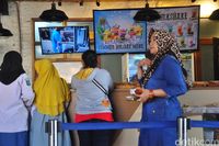 Di 'Susu Moeria' yang Berusia 81 Tahun Ini Masih Bisa Minum Susu Sapi Murni