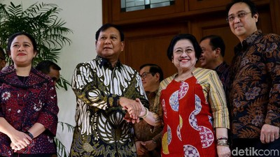Senyum Semringah Megawati Saat Bertemu Prabowo