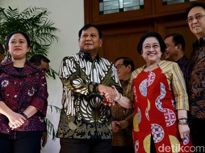 Prabowo dan Megawati Kompak Pakai Batik Saat Bertemu, Ini Maknanya