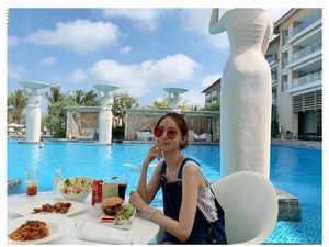 10 Momen Kulineran Si Cantik Yoona Saat Liburan di Bali