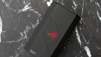 Kotak kemasan ROG Phone 2. Foto: Sina Mobile