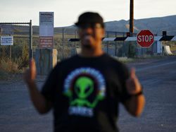 Suasana Area 51, Persembunyian Alien yang Mau Diserbu