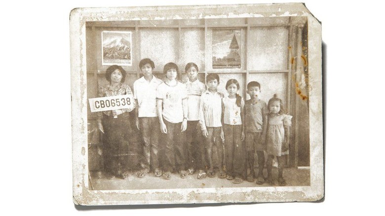 Kisah di Balik Foto Keluarga yang Dikubur untuk Sembunyikan Masa Lalu Kisah di Balik Foto Keluarga yang Dikubur untuk Sembunyikan Masa Lalu