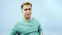 Billy Syahputra saat ditemui di studio Trans TV, Kapten Tendean, Jakarta Selatan pada Selasa (23/7). Pool/Palevi S/detikFoto.