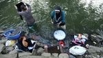 Potret Warga Mencuci Baju di Sungai Cisadane Tangerang