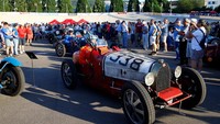 Di ajang balapan tersebut beragam mobil antik akan ikut serta adu kecepatan di lintasan sepeda yang berada di negara Swiss. Salah seorang peserta, Rolf Wyss, mengendarai mobil Bugatti Type 51 di ajang balapan Oerlikon.