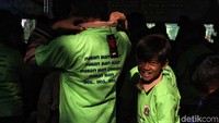 Anak-anak ini mendapat kaos yang berisi kampanye untuk gemar makan ikan.
