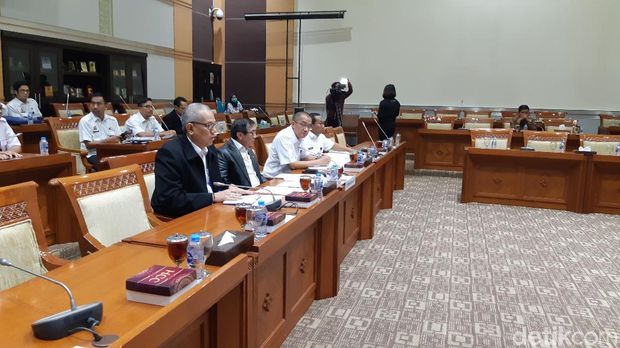 Komisi III-Menkum HAM Rapat Bahas Pertimbangan Amnesti Baiq Nuril