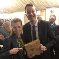 Kabarnya, Boris sudah mengajak Carrie untuk tinggal bersama di kediaman resmi PM Inggris di 10 Downing Street. Bila itu terjadi, Boris dan Carrie akan menjadi pasangan bukan suami-istri pertama yang tinggal di sana dalam sejarah Inggris. (Foto: Twitter/@carriesymonds)