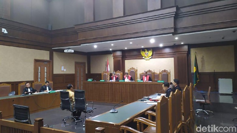 Sambil Menangis, Penyuap Rommy Baca Pleidoi Minta Vonis Ringan Sambil Menangis, Penyuap Rommy Baca Pleidoi Minta Vonis Ringan