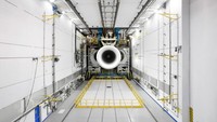 Ruang pengujian mungkin jadi bagian yang paling mengesankan dari Rolls-Royce Aerospace. Ruangan itu sangat luas dan panjang dengan fasilitas raksasa yang menahan mesin di tempatnya (Rolls Royce/CNN)