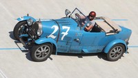 Mobil antik tak cuma disukai oleh para lelaki, buktinya ada pula seorang peserta wanita bernama Caroline Bugatti yang ikut serta dalam ajang balapan Oerlikon dengan mengendarai mobil Bugati Type 43 tahun 1929.