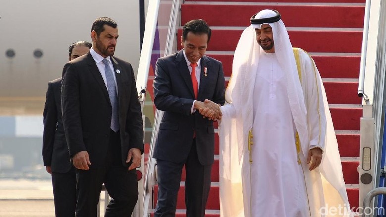 Tiba di Indonesia, Putra Mahkota Abu Dhabi Disambut Jokowi Tiba di Indonesia, Putra Mahkota Abu Dhabi Disambut Jokowi