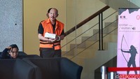 Selain Raden Zugiri, sejumlah anggota DPRD Lampung Tengah yang turut menjadi tersangka adalah Achmad Junaidi, Bunyana, dan Zainudin.