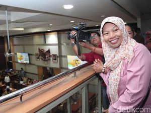 Tangis Bahagia Baiq Nuril Menatap Amnesti