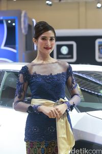 Tukang Tahu Goreng Cantik Ini Pernah Warnai Booth Lexus Lho!
