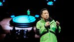 Gaya Boy Thohir Pakai Jaket Gojek Setelah Jadi Komisaris