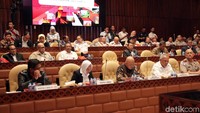Ketua Komisi V DPR Fary Djemi Francis mengatakan secara umum pelaksanaan mudik tahun ini berlangsung baik. Sebab, angka kecelakaan mengalami penurunan. Namun, masih ada beberapa kecelakaan saat pelaksanaan mudik tahun 2019.